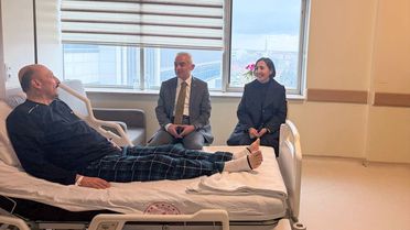 Vali Turan, Müdür Altınöz'ü Hastanede Ziyaret Etti