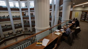 76 Yaşındaki Terzi İbrahim Halil Uzak: Okuma Aşkı Gençlere Örnek