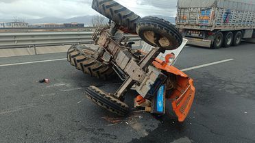 Akşehir'de Traktör Devrildi: 1 Yaralı