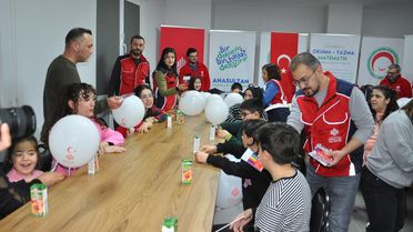 Otizm Günü’nde Özel Öğrencilere Destek