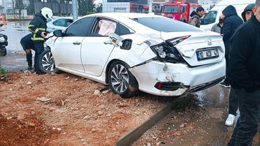 Kızıltepe'de Kamyon-Otomobil Çarpışması: 2 Yaralı