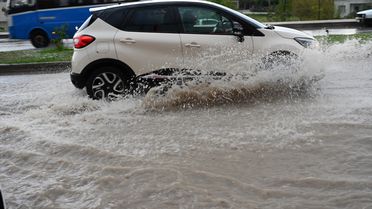 Osmaniye'de sağanak ve dolu hayatı olumsuz etkiledi