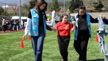 Otizm Farkındalık Günü'nde özel öğrenciler futbol sahasında buluştu
