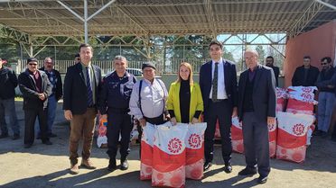 Pazaryeri'nde Ayçiçeği Tozu Desteği