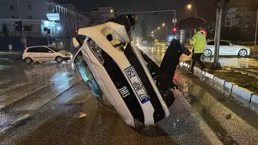 Antalya'da Otomobil Devrildi
