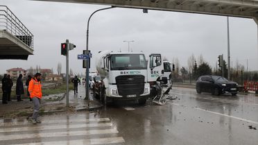 Çubuk'ta Beton Mikserleri Çarpıştı