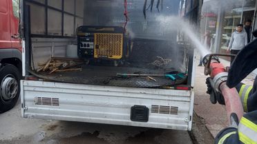 Niksar'da Kamyonette Yangın Çıktı