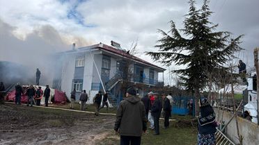 Reşadiye'de Yangın: Odunluk Küle Döndü