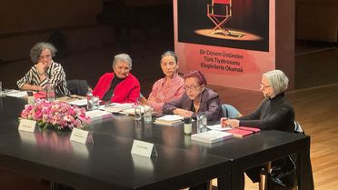 Türk Tiyatrosunda Eleştiri Üzerine Çalışma