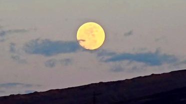 Van'da Pembe Dolunay Görsel Şöleni