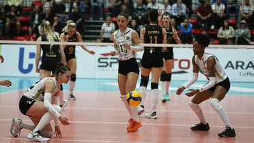 Voleybolda Final Etabı Alanya'da Devam Ediyor