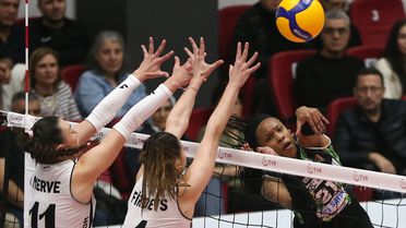 Voleybol 1. Lig Finali Alanya'da Başladı