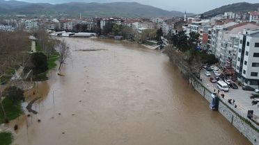 Kocabaş Çayı Taşarak Otoparkı Bastı