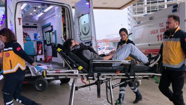 İnegöl'de Motosiklet Kazası: 15 Yaşındaki Sürücü ve Kardeşi Yaralandı