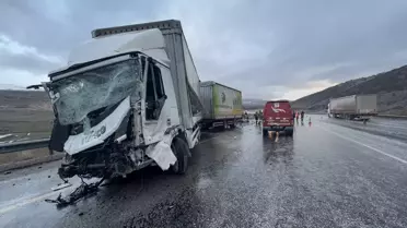 Malatya'da otomobil ile TIR çarpıştı: 3 ölü, 1 yaralı