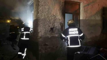 Aksaray'daki Metruk Evde Yangın