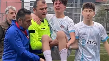 Sakatlanan futbolcuyu maçın hakemi kucağında taşıdı
