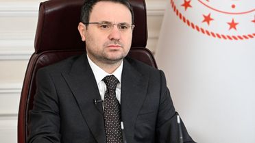 Bakan Akın Gürlek'i taşıyan uçak Diyarbakır'a inemedi