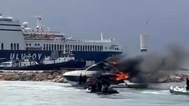 Çeşme'de Motoryat Yangını Paniğe Neden Oldu