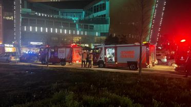 Kağıthane'de Alışveriş Merkezinde Yangın