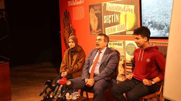 Bakan Tekin Öğrencilere Demokrasi Dersi Verdi