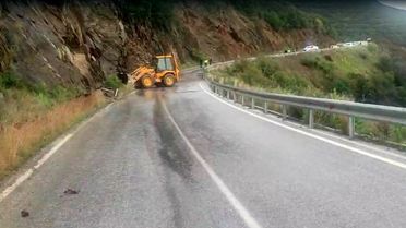 İzmir'de Sağanak Yağışlar Heyelana Neden Oldu