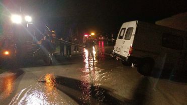 Ayvacık'ta Sağanak Yağış Ulaşımı Olumsuz Etkiledi