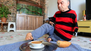 Doğduğu gün ölümüne karar verilen Mehmet Amca'nın hayat hikayesi ağlattı