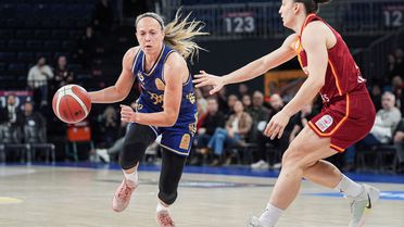 Galatasaray'ı üst üste üçüncü kez deviren Fenerbahçe Opet namağlup şampiyon