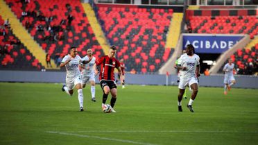 Alanyaspor İkinci Yarıda Üstün