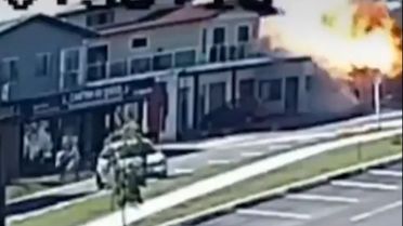 Uçak restoranın üzerine düştü: 4 kişi hayatını kaybetti