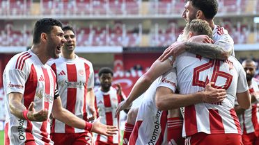 6 puanlık maçta Antalyaspor 3 golle kazandı