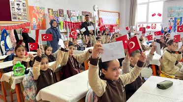 Öğrencilerden Mehmetçiğe Mektup