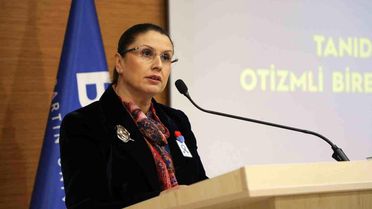 BARÜ'de otizmde tanıdan yetişkinliğe uzanan süreç uzmanlar tarafından anlatıldı