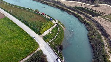 Baba, Oğlunun Arama Çalışmalarını İzliyor