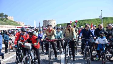 Çanakkale'de bin 50 bisikletli şehitlere saygı için pedal çevirdi
