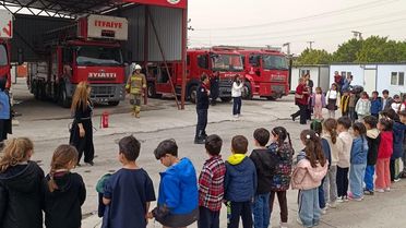 İlkokul öğrencilerinden itfaiye istasyonuna ziyaret