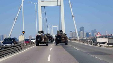 İstanbul'da Polis Haftası coşkusu: 15 Temmuz Şehitler Köprüsü'nden Sultanahmet'e görkemli kortej