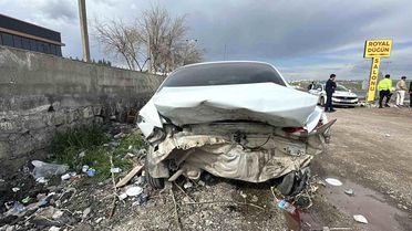 Siverek'te Trafik Kazası: 2 Yaralı