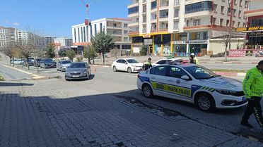 Siirt'te Kaldırım Çöktü, Trafik Kapandı
