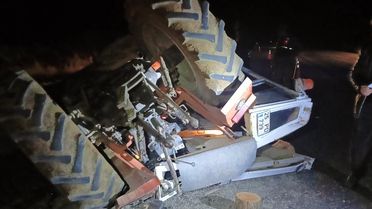 Ambulans Traktöre Çarptı: 4 Yaralı