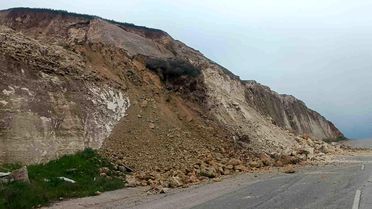 Batman'da Heyelan, Yol Kapatıldı