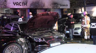 Beşiktaş'ta Yangın: 15 Araç Zarar Gördü