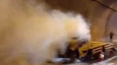 Bolu Dağı Tüneli'nde Oto Kurtarıcı Yangını