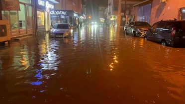 Çine'de sağanak etkili oldu, yollar göle döndü