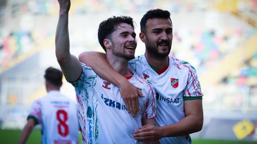 Karşıyaka, Bornova'yı 5-0 Yenerek Play-Off'a Hazır