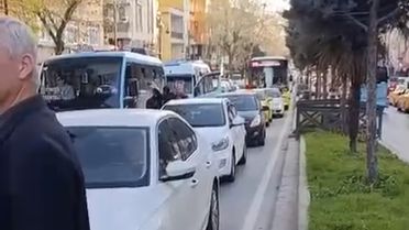 Pendik'te Kamyon Işıklara Çarptı