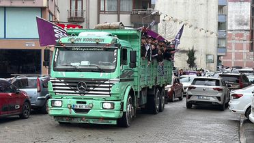 Kamyon kasasına binip gittikleri yer herkesi şaşırttı