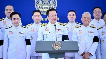 Tayland'da Yeni Hükümet Yemin Etti