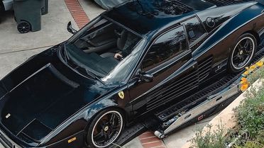 Ünlü isim 1992 model aracıyla yol aldı! Görenler bir daha baktı